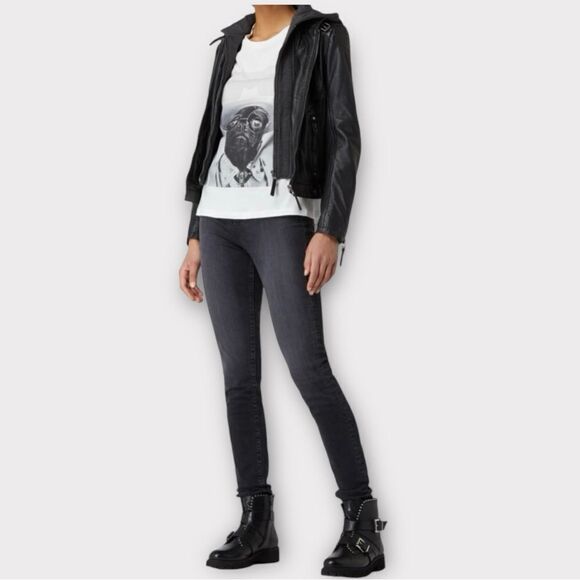 Vero Moda Embellished Graphic Pug Tee in White Women’s Size M - Picture 8 of 8